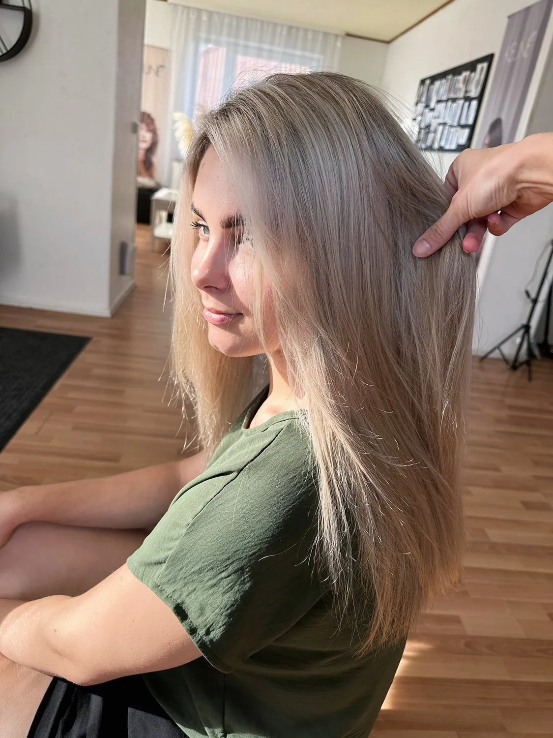 Ash blonde, no stripes